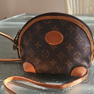 Authentic Vintage Louis Vuitton Brown Monogram Dome Crossbody with Tan Trim